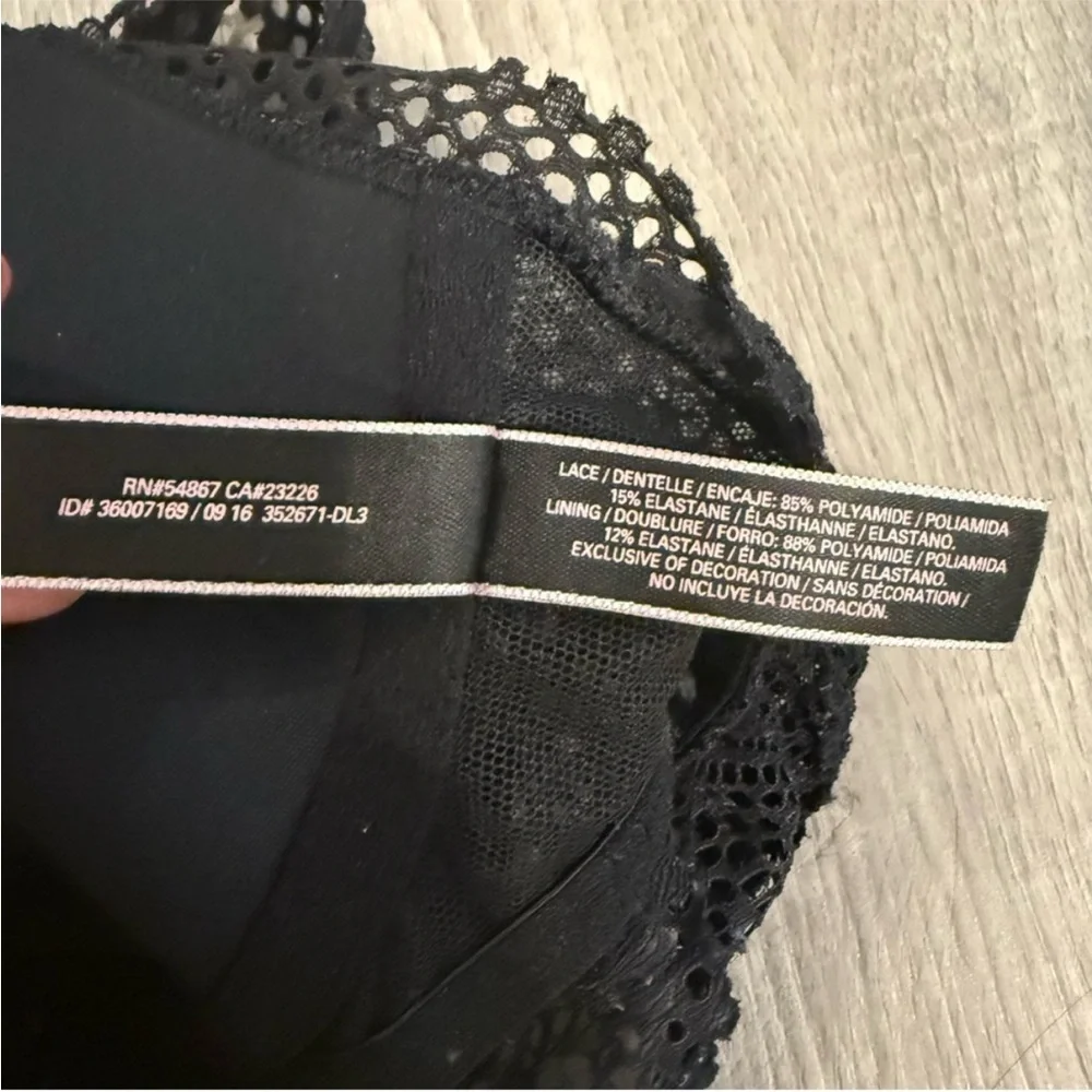 ⭐️ Victoria’s Secret Black Lace Bralette